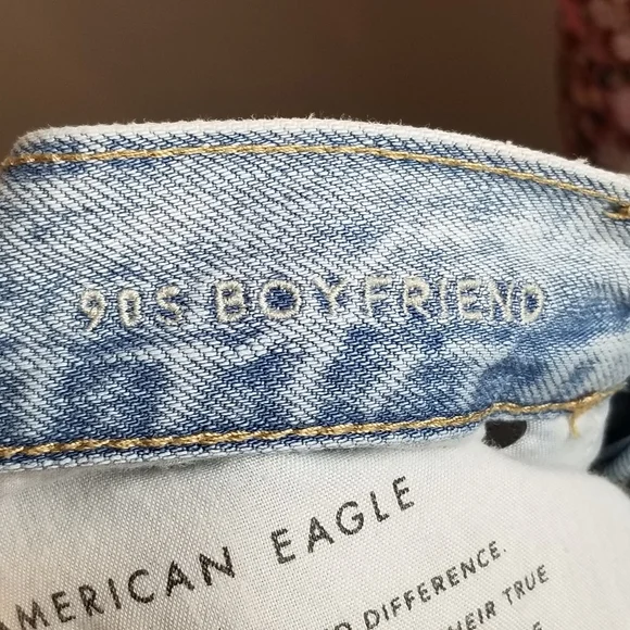 American Eagle 90s Boyfriend Light Wash Distressed Jeans size 12 X-Long - Picture 4 of 11